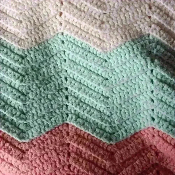 Hand Knit crocheted baby blanket 44x50 " - Picture 6 of 6